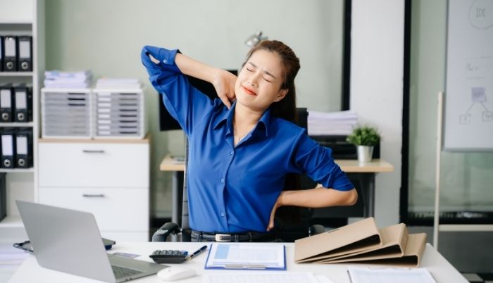 masa-basinda-pilates-5-dakikalik-mikro-esneme-rutini